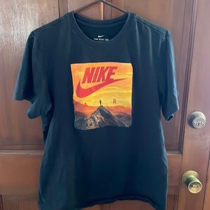 Men’s large Nike shirt sleeve t shirt